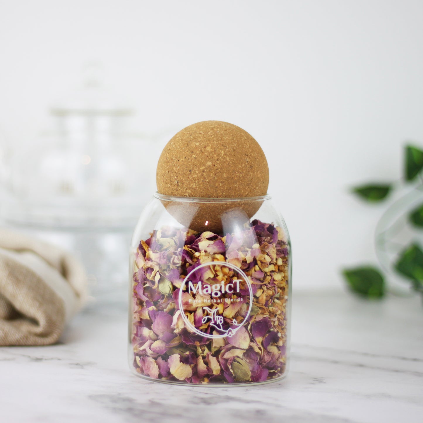 Persian Garden: Apple, Quince, Orange Blossom, Rose petals, Cardamom