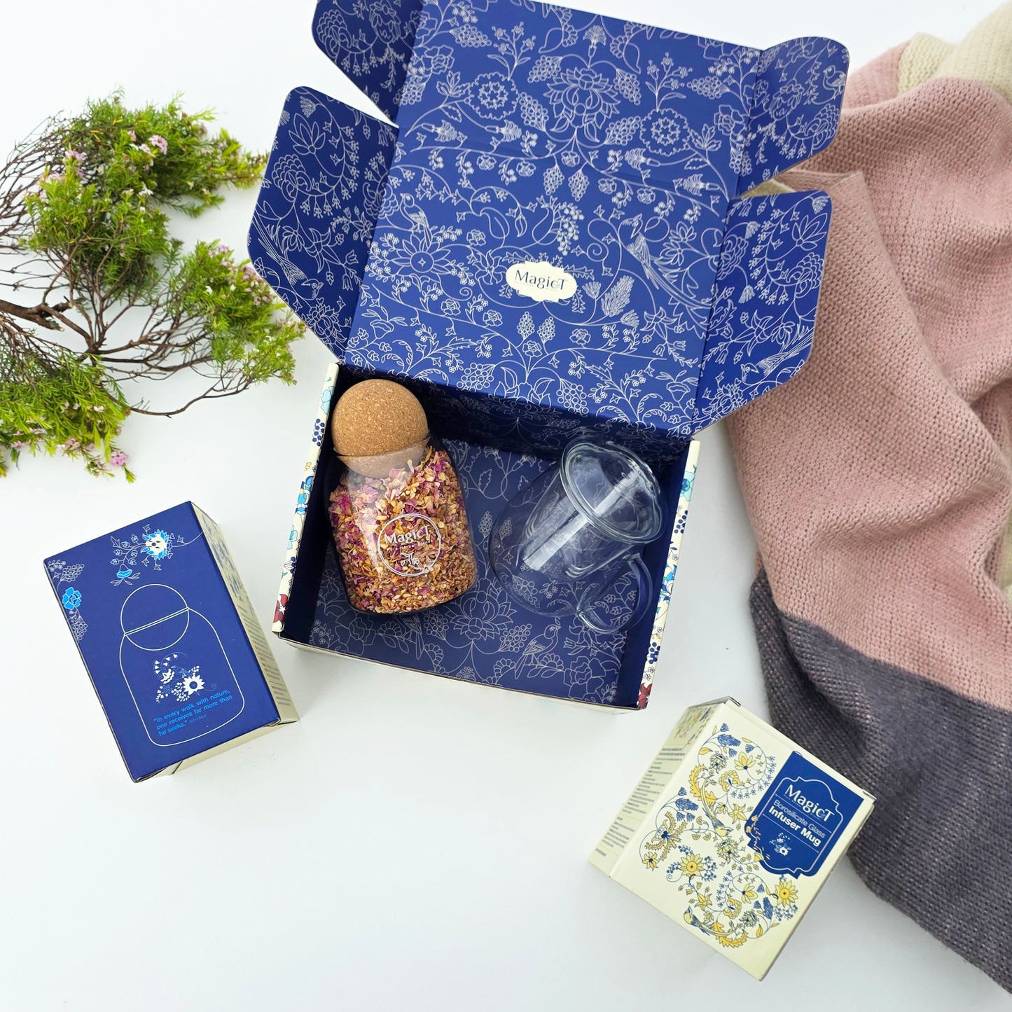 Persian Garden: Apple, Quince, Orange Blossom, Rose petals, Cardamom